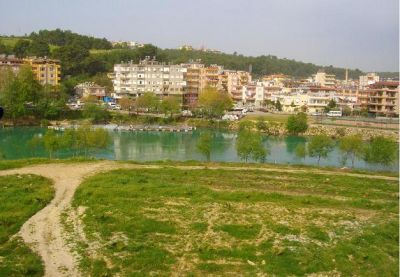 Ferienwohnung mit Blick auf Fluss und Stadt
